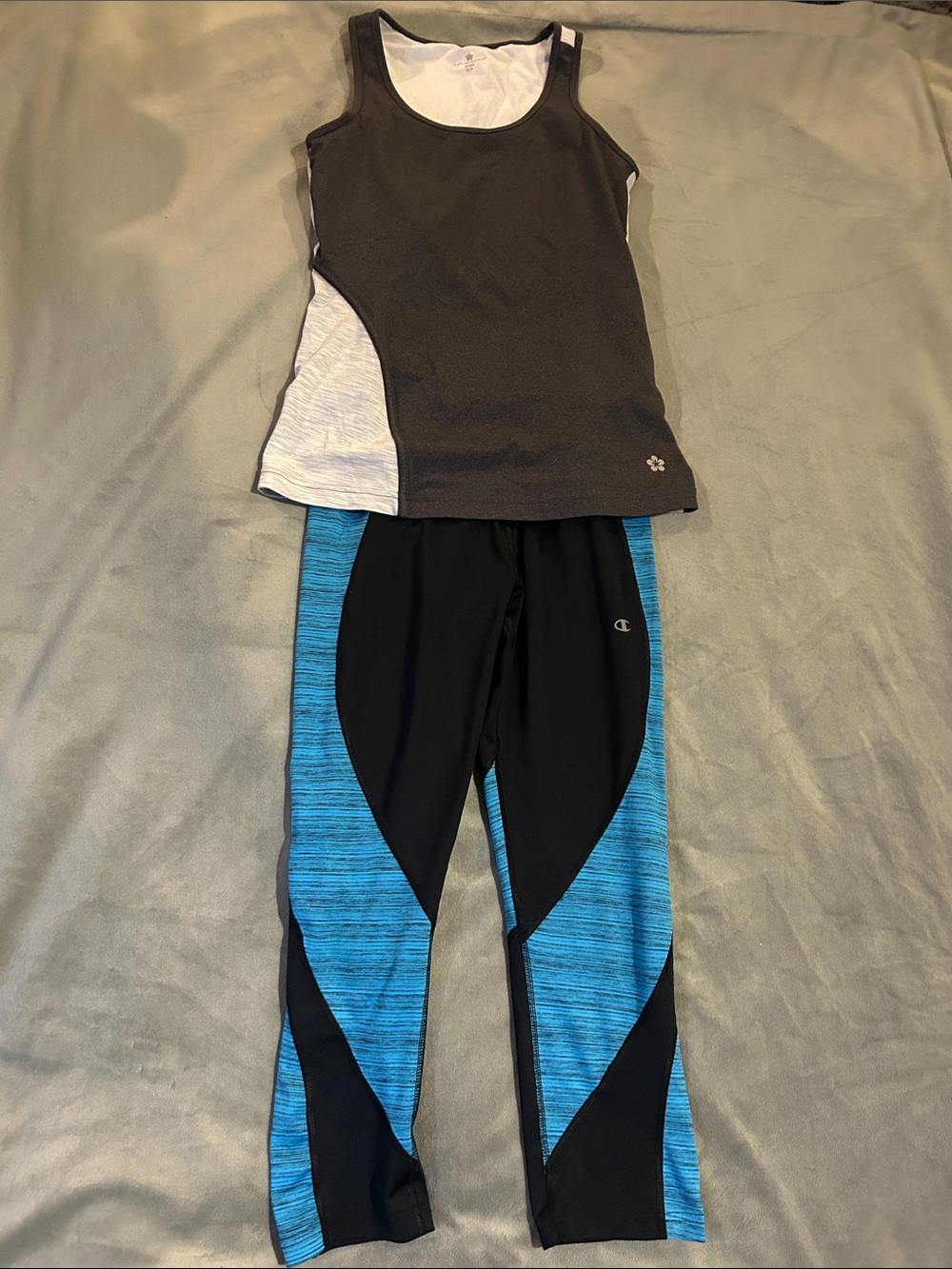 2 for $20! Small athletic top and crop leggings, cute gym outfit.